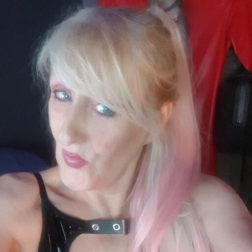 KinkyBlondMilf