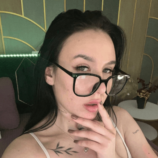 NikkiGoldSide Avatar