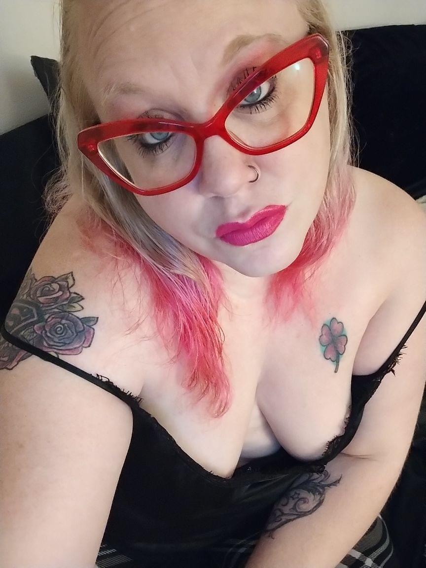 NaughtyWetBlonde